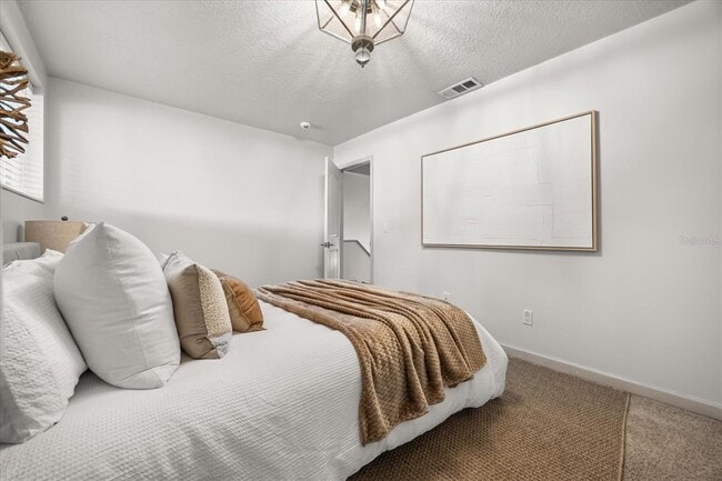 Building Photo - 989 Summer Lakes Dr