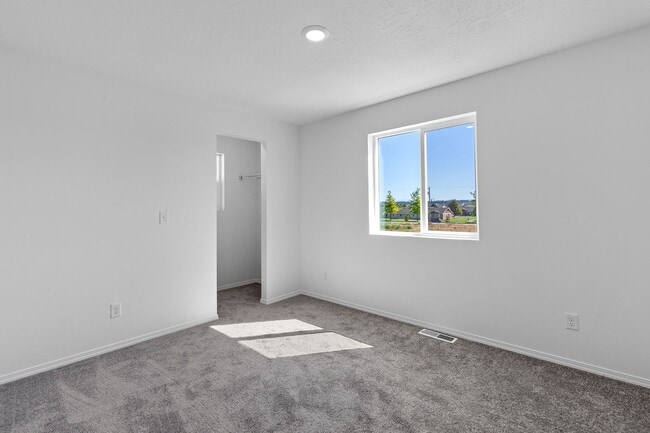 Building Photo - Lease special, save $900.00 if you sign an...