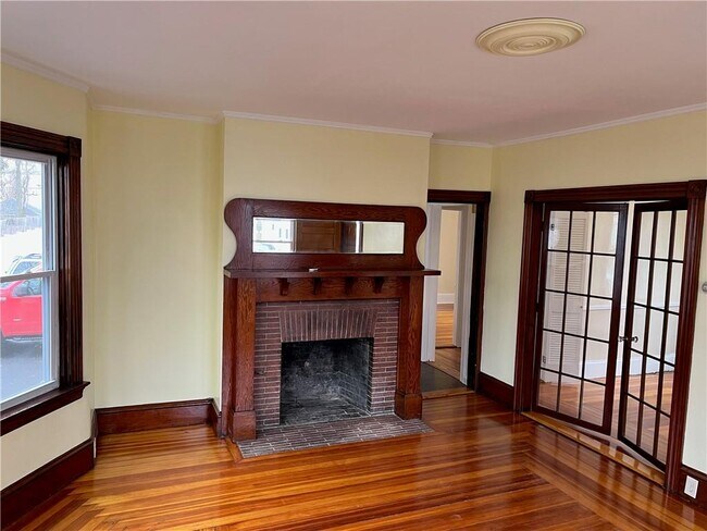 Building Photo - 121 Rutherglen Ave