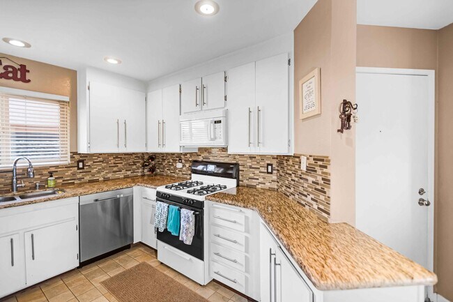 Building Photo - 48255 Monroe St