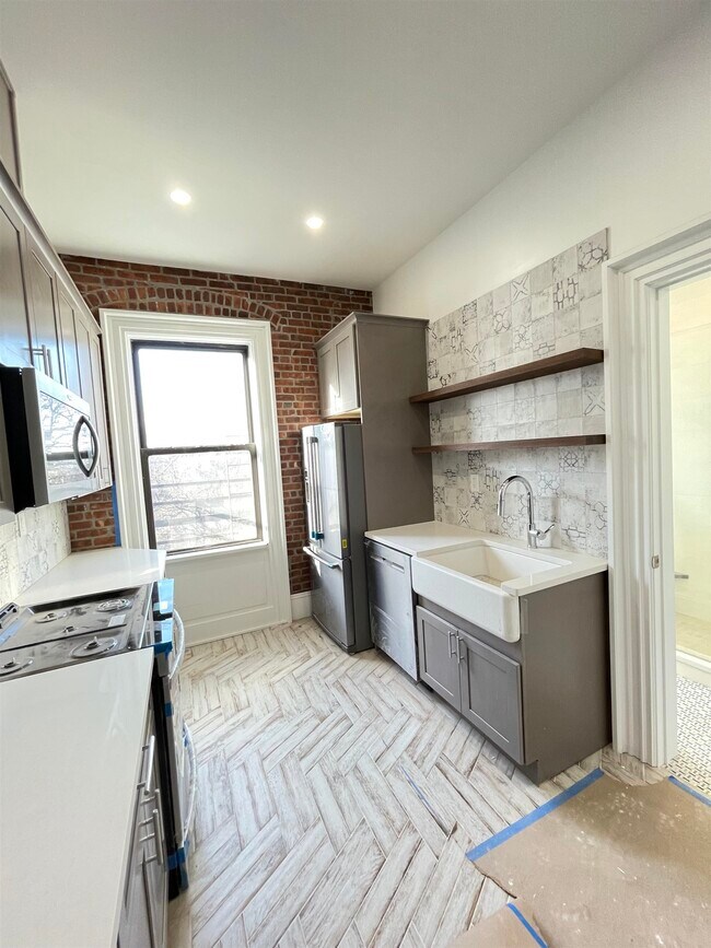 Building Photo - 569 Jersey Ave