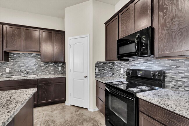 Building Photo - 15841 Beechnut Dr