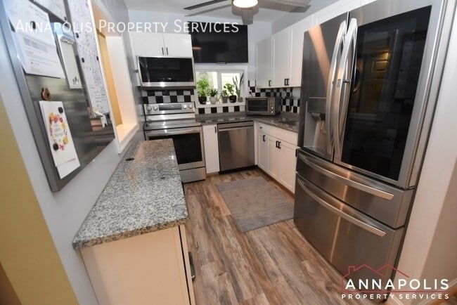 Building Photo - 16 Elm Rd