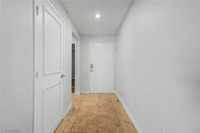Building Photo - 260 E Flamingo Rd