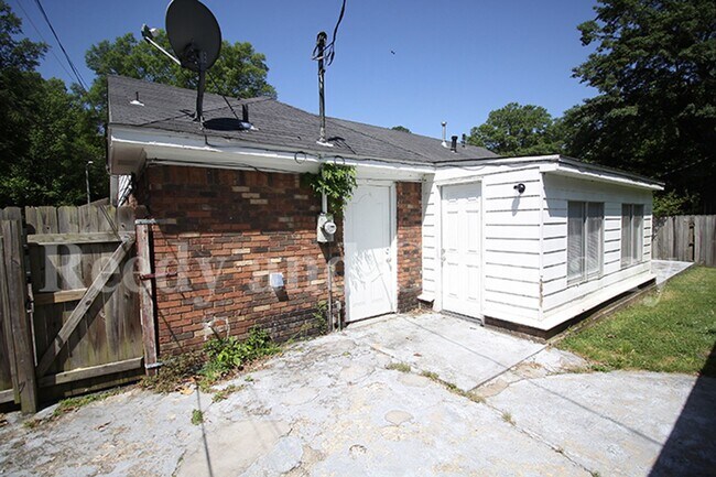 Building Photo - 5072 Cresser St