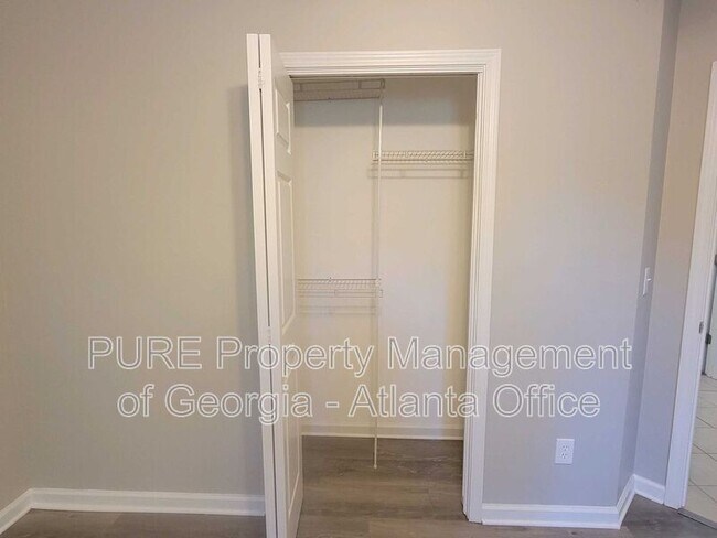 Building Photo - 102 Laguna Springs Dr