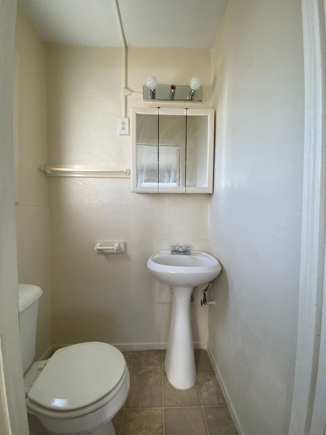 Building Photo - 725 1/2 Kern St Apt B -- West Valley Real Estate