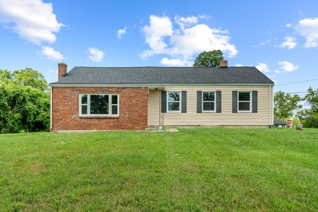 Building Photo - 2 Skyview Dr