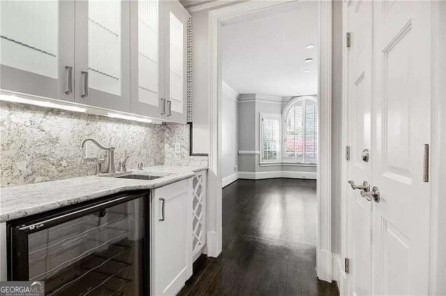 Building Photo - 460 Ivy Park Ln NE