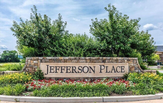 Building Photo - 3 level townhouse (newer construction) in Jefferson Place Community available early June!
