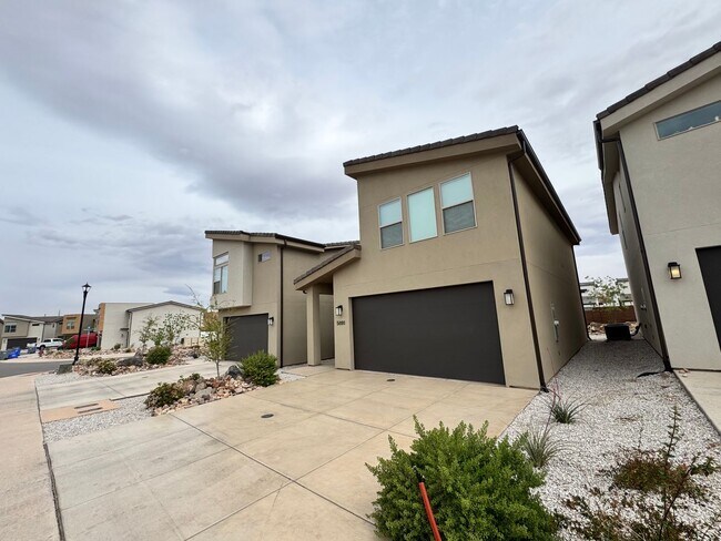 Building Photo - Beautiful 3 bed 2.5 bath Home!