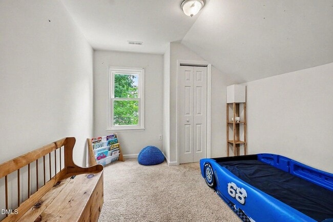 Building Photo - 302 Hutchins Dr