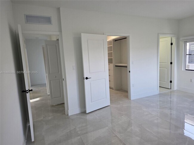 Building Photo - 1402 NW 1st St