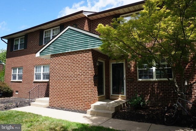 Building Photo - 134 Eaves Mill Rd