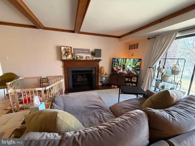 Building Photo - 403 Mountainview Dr