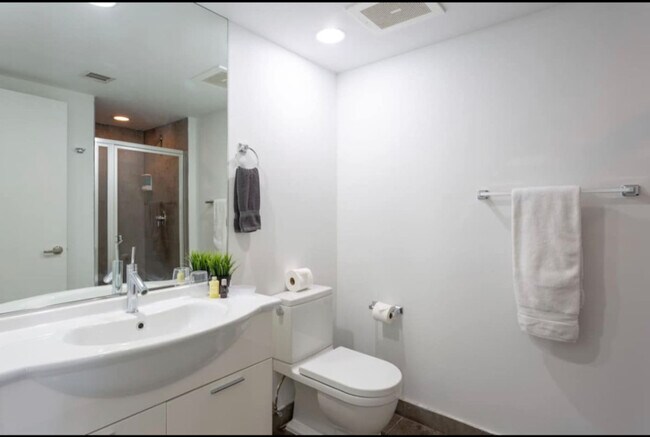 Building Photo - 501 Brickell Ave