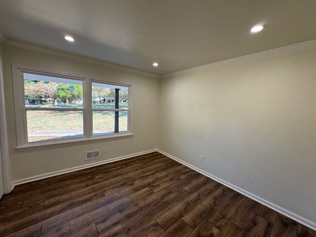 Building Photo - 3702 Chesapeake Way