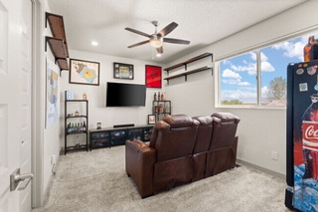 Building Photo - Like New Los Lunas Home!