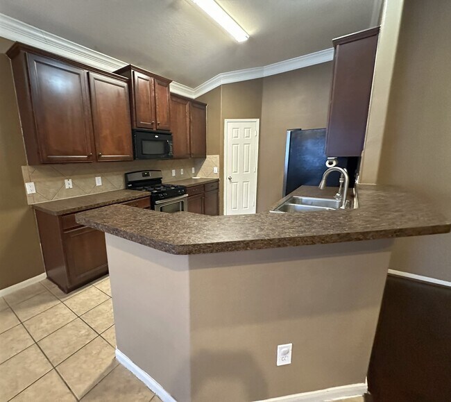 Building Photo - 6454 Applewood Forest Dr