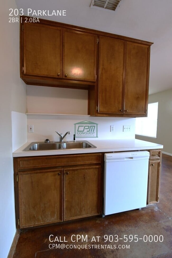 Building Photo - 203 Parklane-
