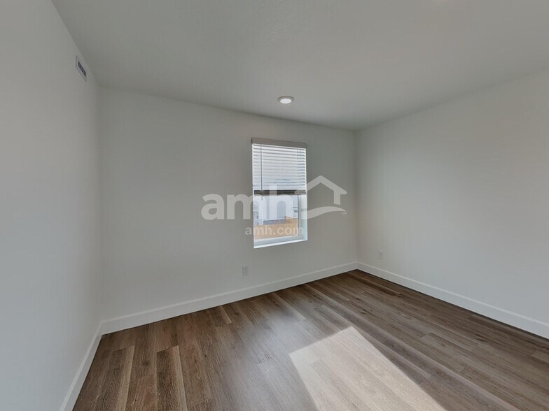 Building Photo - 13860 E 100th Way