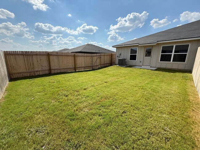 Building Photo - 1157 Lindsey Dr