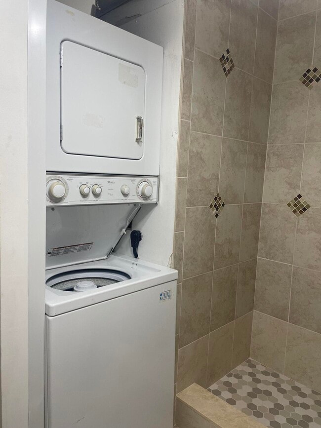 Building Photo - 523 Piedmont K