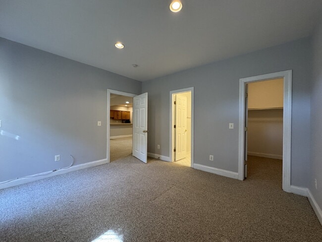 Building Photo - Spacious Elegance in Gated Piedmont!