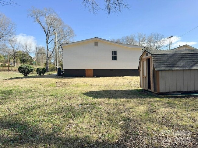 Building Photo - 226 Malvern Dr SW