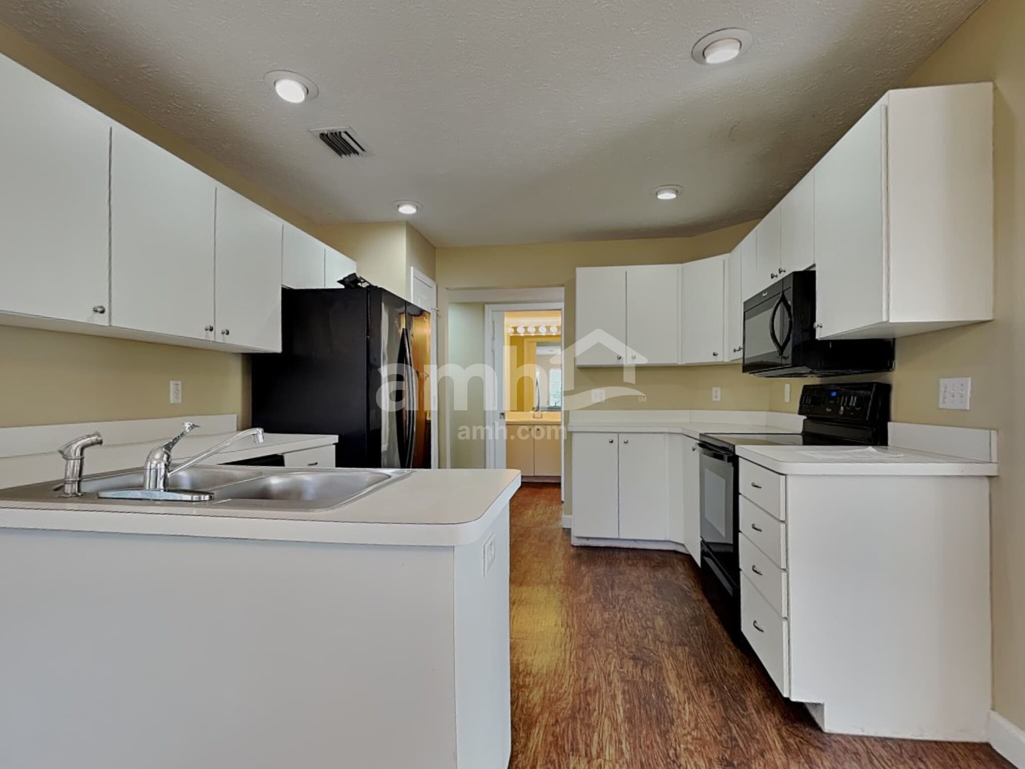 Building Photo - 7909 Hathaway Dr