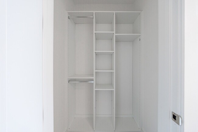 Building Photo - 2425 Peachtree Rd NE