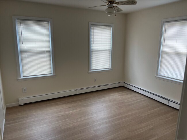 Building Photo - 49 S Water St