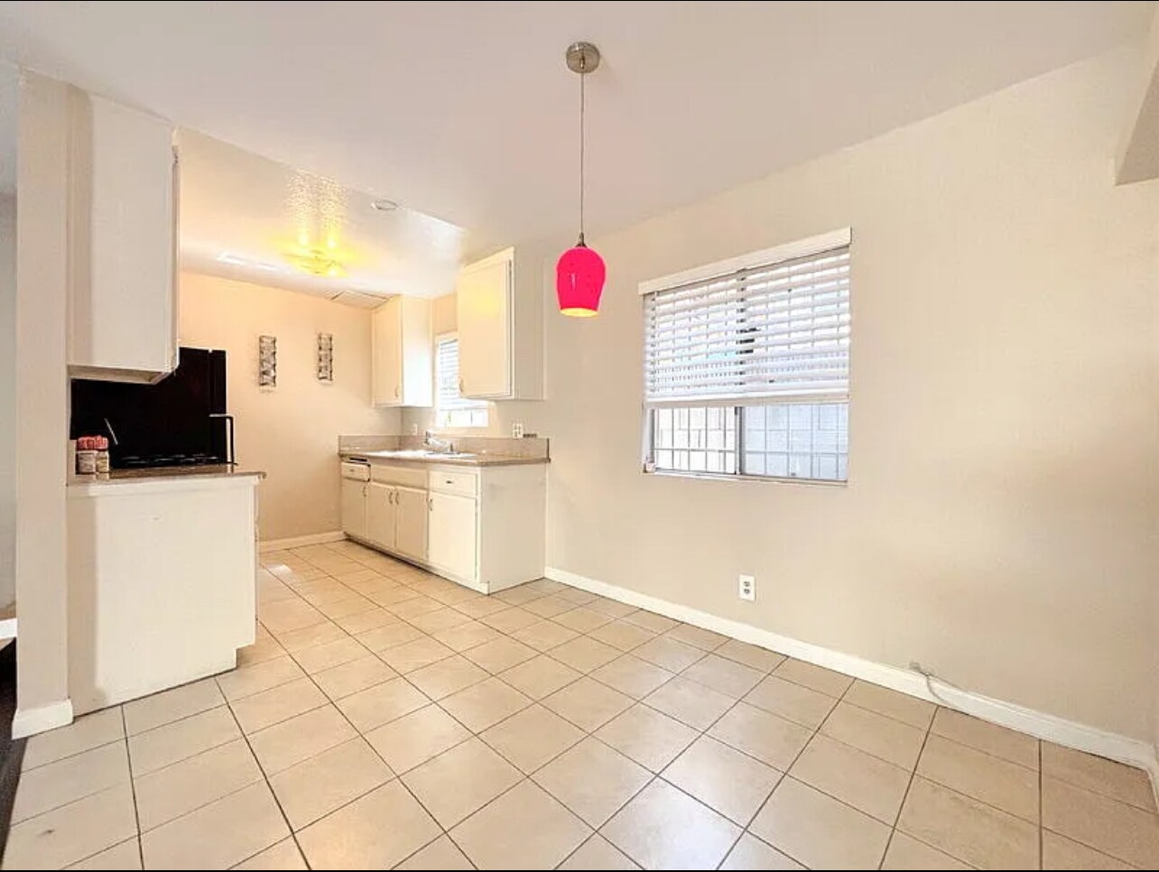 Building Photo - 1343 W 36th St