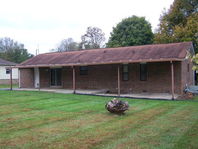 Building Photo - 3 bed, 2 bath ranch style home with large flat yard in Powell
