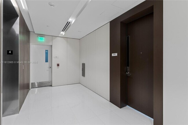 Building Photo - 300 Biscayne Blvd Way