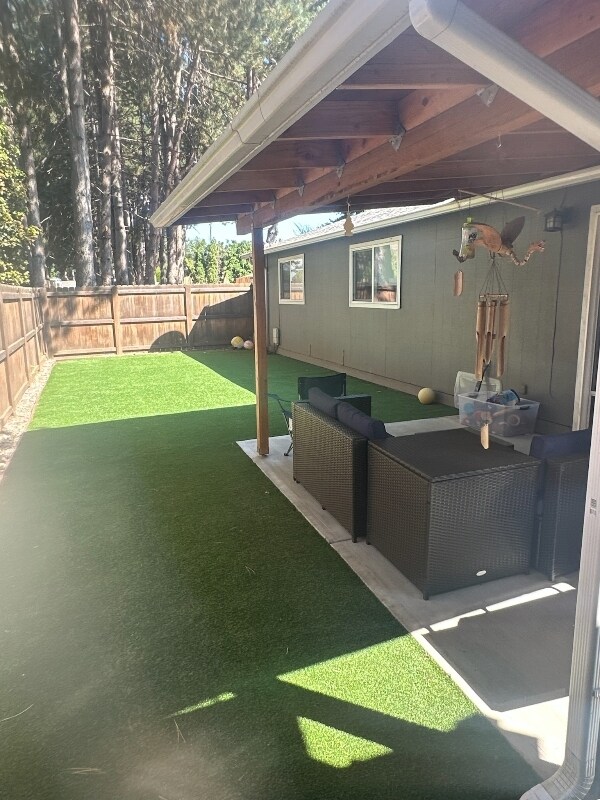 Building Photo - 905 Denise Ct SE