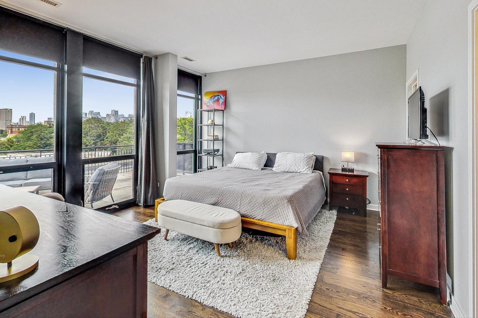 Building Photo - 1111 W 14th Plz