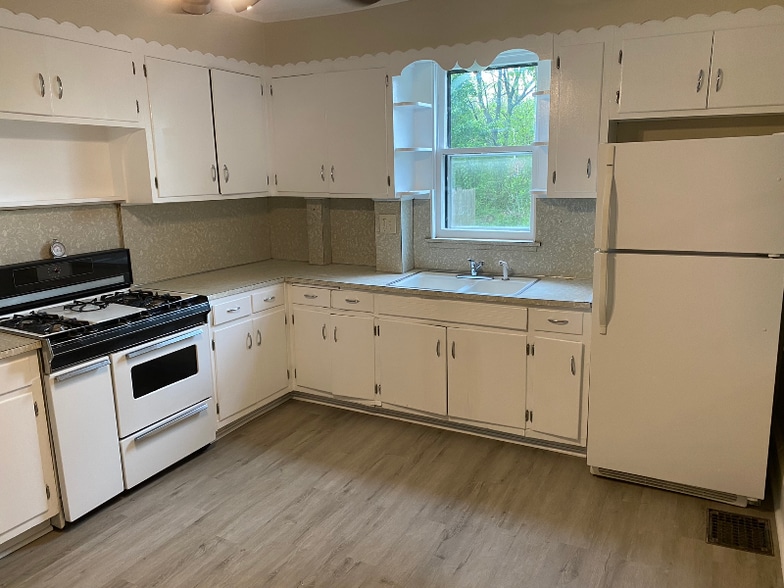 Building Photo - 307 N 5th Ave