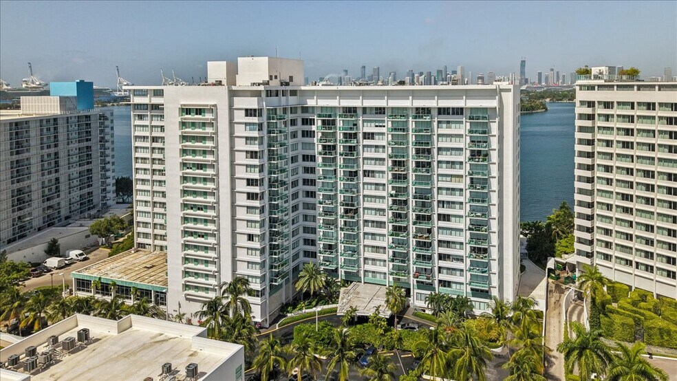 Building Photo - 1000 West Ave