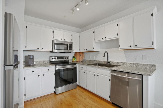Building Photo - Updated Condo With Marsh Views Near Jax Beach