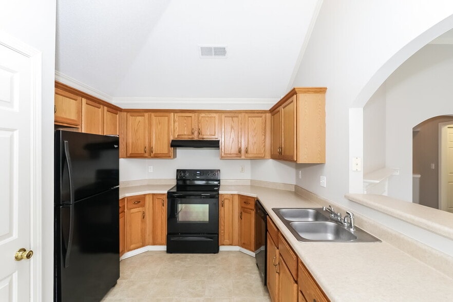 Building Photo - 8607 Brer Fox Cove