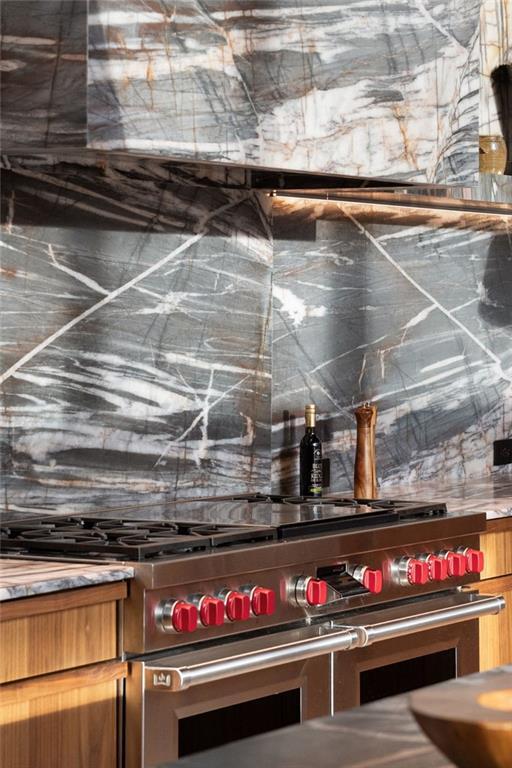 Building Photo - 725 Rocky Point Dr