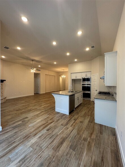 Building Photo - 504 Evergreen Rd
