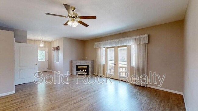 Building Photo - 2241 Palm Dr