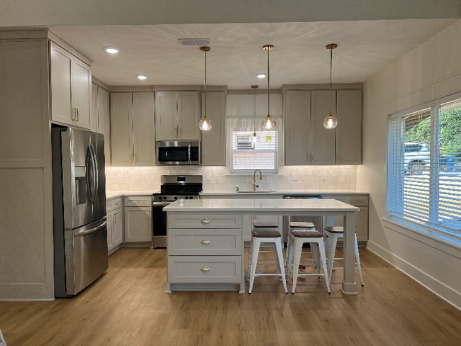 Building Photo - 324 Inwood Dr