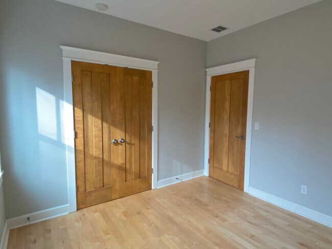 Building Photo - Northwest Crossing Gem! Bonus Office and F...