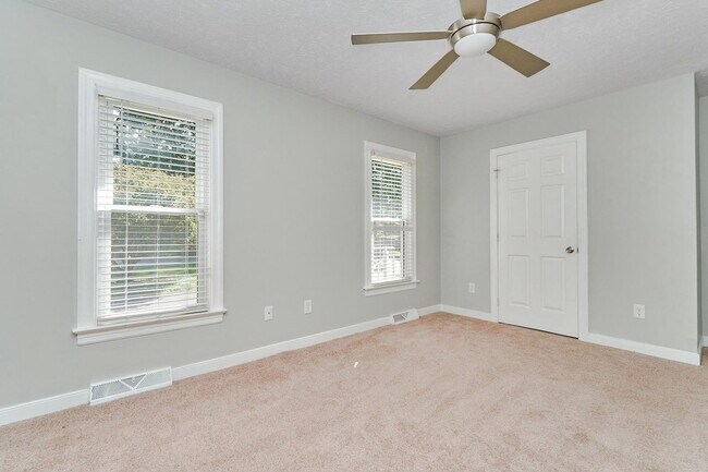 Building Photo - 9395 Blacksmith Dr