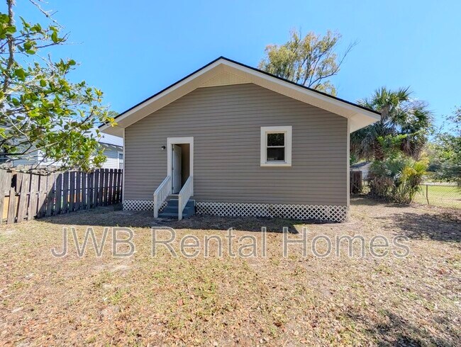 Building Photo - 6618 Avalon St