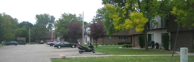 Building Photo - Colony Oaks