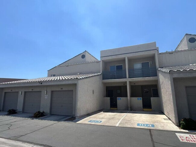 Primary Photo - 2b2b TownHouse $1620